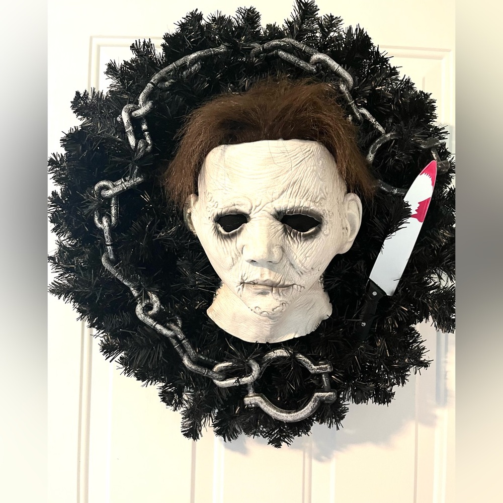 Halloween Wreath Horror Movie Killer Mask Bloody Knife Halloween Horror Film 24”